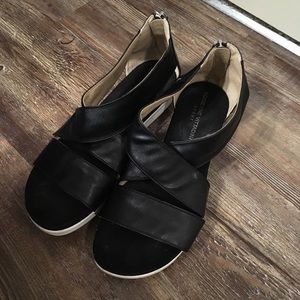 CUTE STRAPPY BLACK SANDALS
